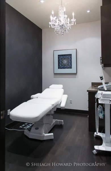 aviva-cosmetic-laser-clinic-391x600